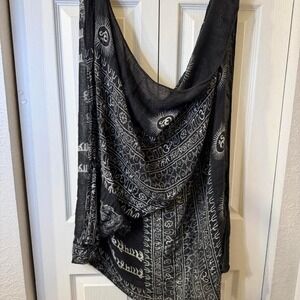 Black and White Wrap/Scarf
